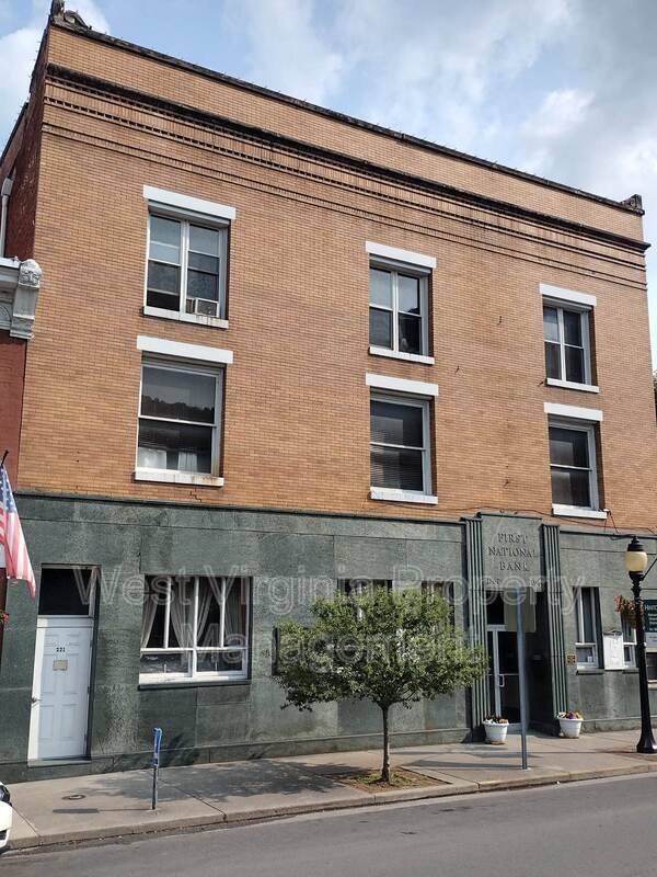Apartment for rent at 221 Temple St #1, Hinton, WV 25951
