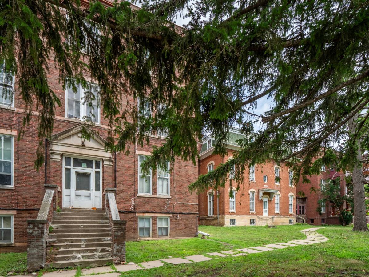 Apartment for rent at 1501 1st Ave, Marion, IA 52302