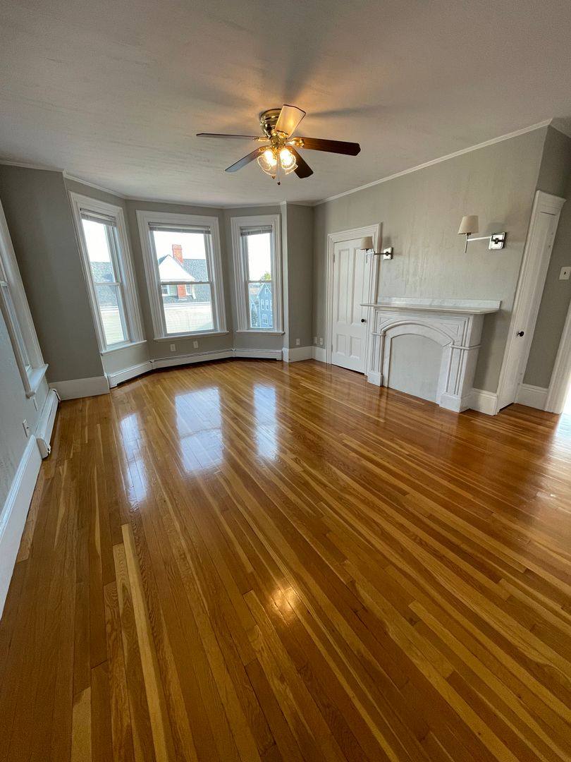 Apartment for rent at 37 Railroad, Beverly, MA 01915