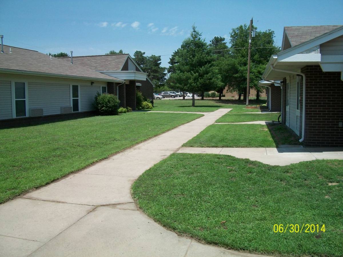 Townhouse for rent at 1500 E 6th St, Pratt, KS 67124