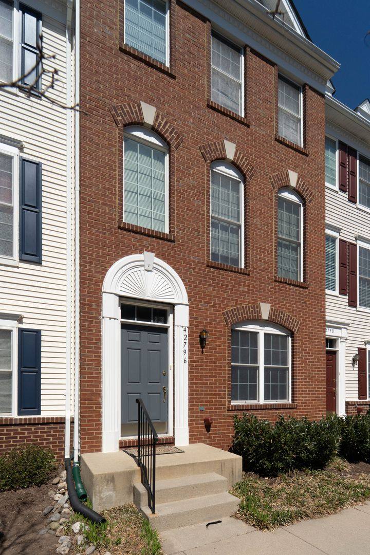 House for rent at 42796 Sykes Terrace, Chantilly, VA 20152