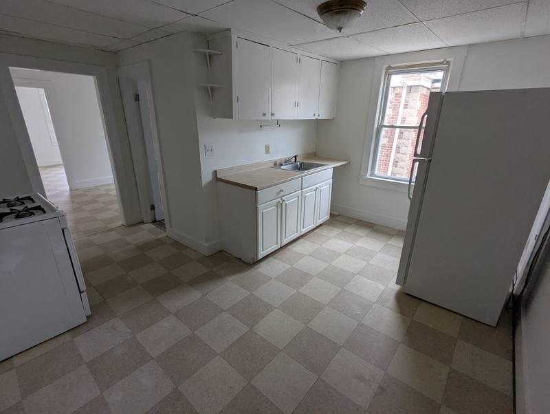 Apartment for rent at 322 Park St #2W, Bristol, CT 06010