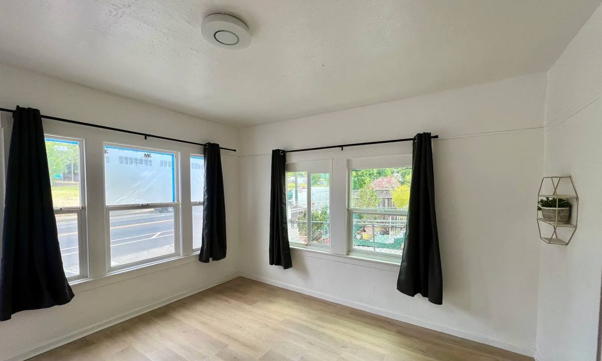 Apartment for rent at 1633 Foothill Blvd, Oakland, CA 94606