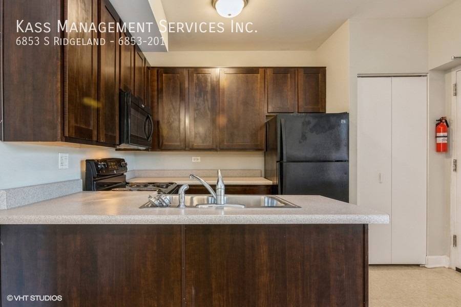Condo for rent at 6853 S Ridgeland #201, Chicago, IL 60649
