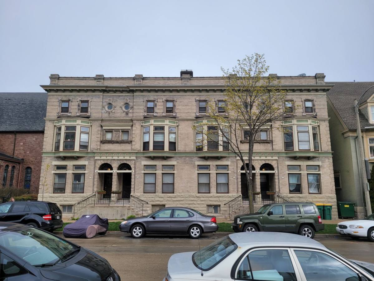 Apartment for rent at 918 E Knapp St, Milwaukee, WI 53202