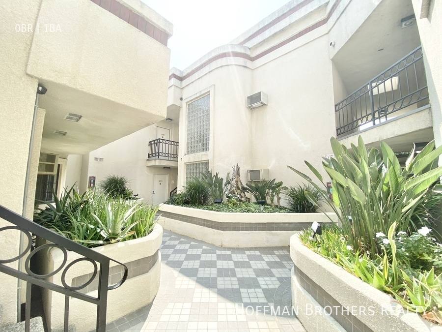Apartment for rent at 5105 Inglewood Blvd #107A, Culver City, CA 90230