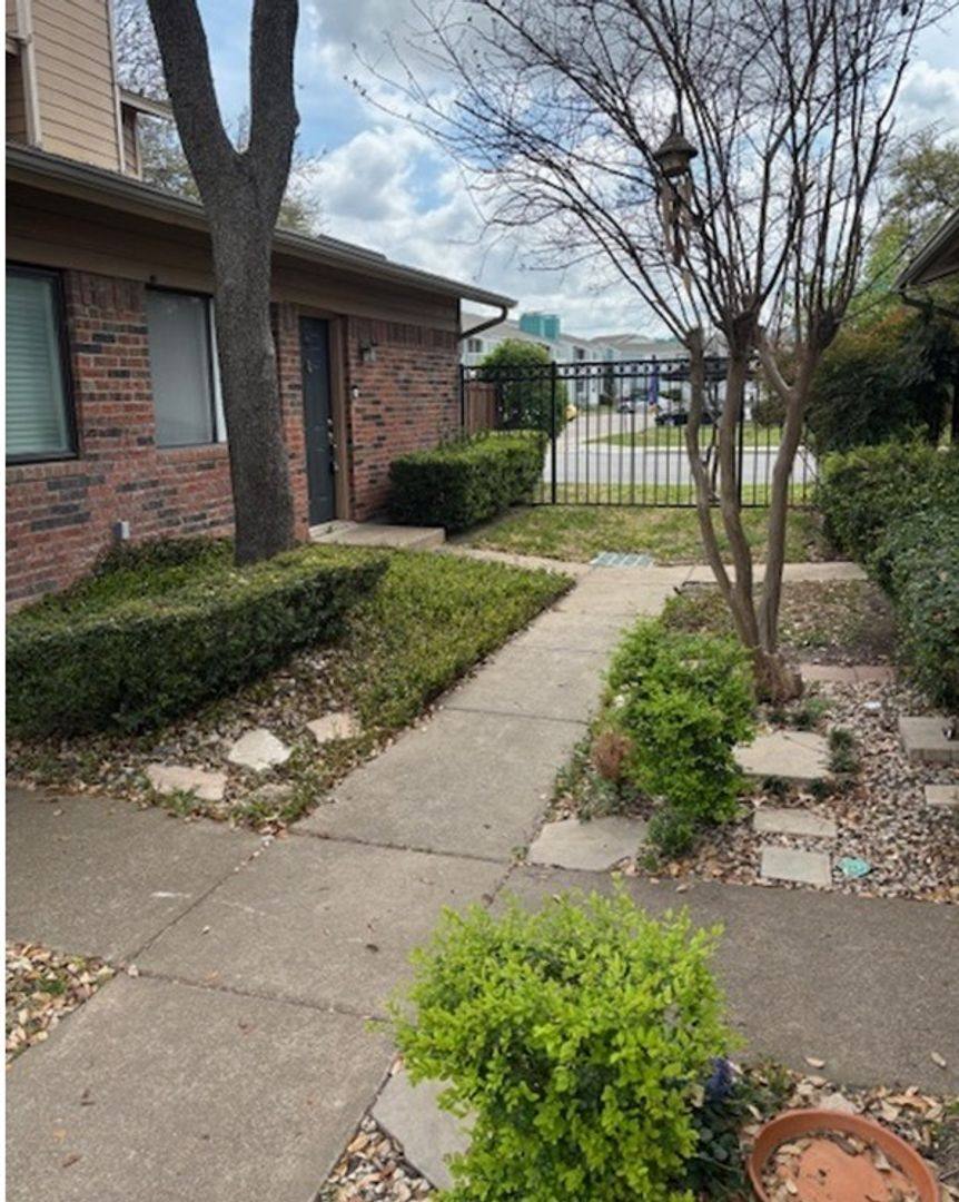 Townhouse for rent at 5731 Cedar Creek Dr, Fort Worth, TX 76109