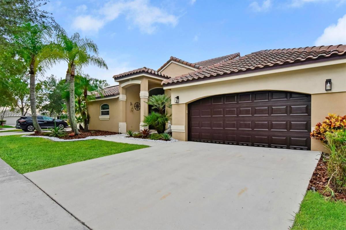 House for rent at 767 Verona Lake Dr, Fort Lauderdale, FL 33326