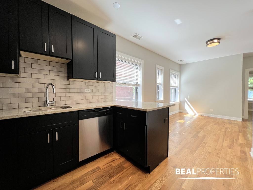 Apartment for rent at 2201 W Eastwood Ave, Chicago, IL 60625