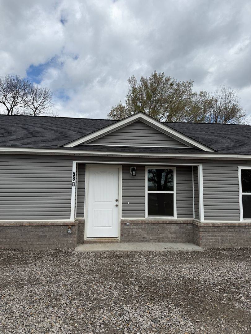 Townhouse for rent at 58 W 1st St, Mulberry, AR 72947