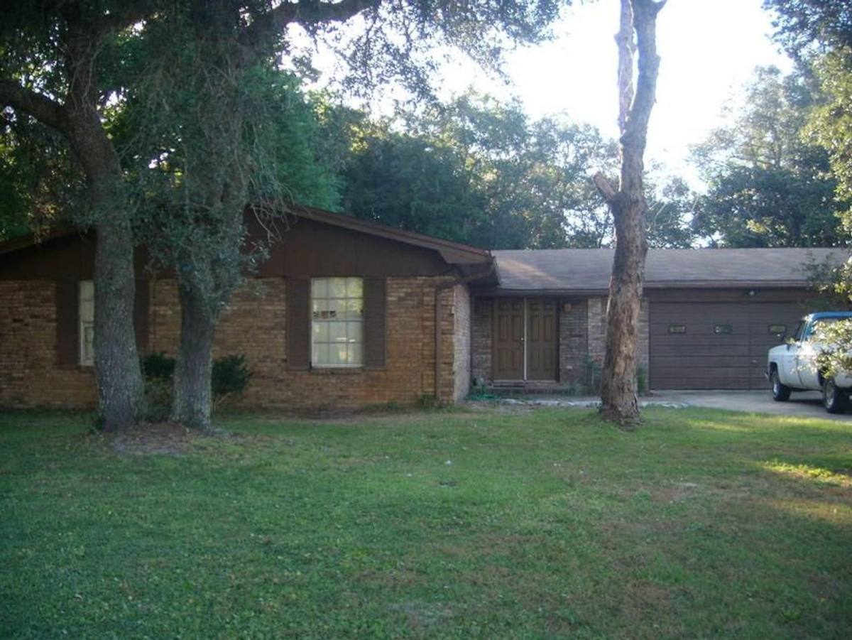 House for rent at 1 8th St, Shalimar, FL 32579