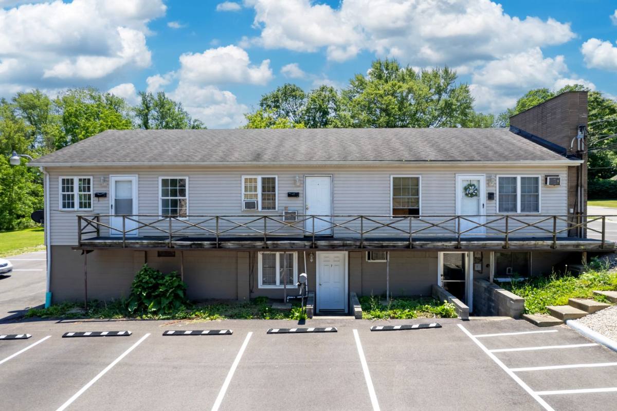 Apartment for rent at 71 NW 31st St, Barberton, OH 44203