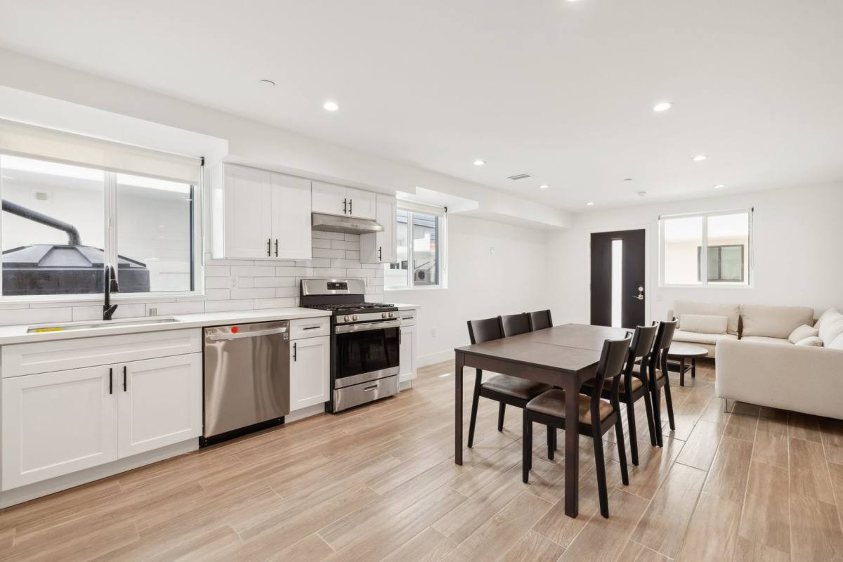Apartment for rent at 1326 W 35th Place, Los Angeles, CA 90007