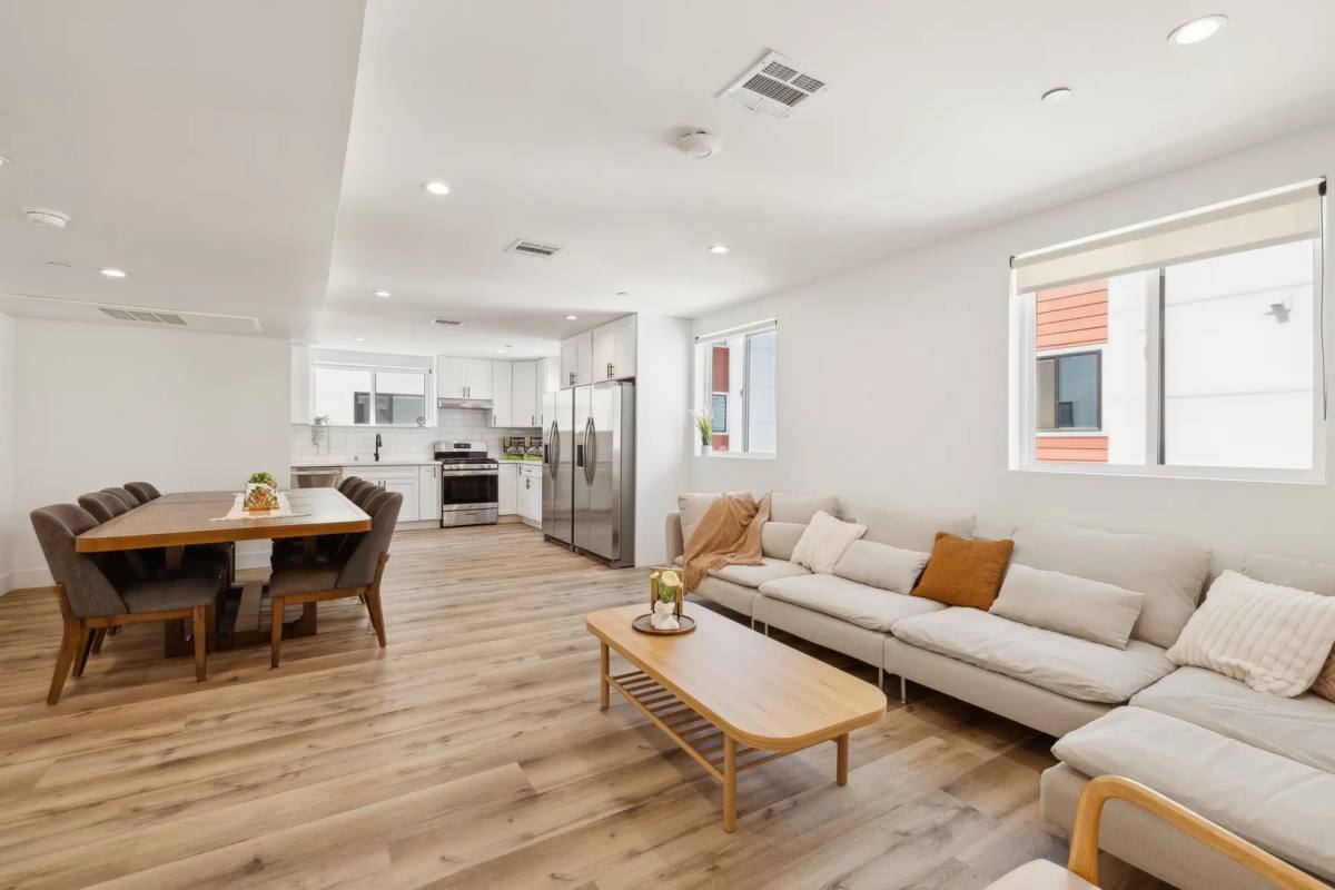 Apartment for rent at 1326 W 35th Place, Los Angeles, CA 90007