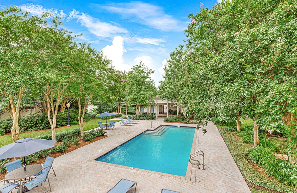 Apartment for rent at 1111 Lake Ave, Metairie, LA 70005