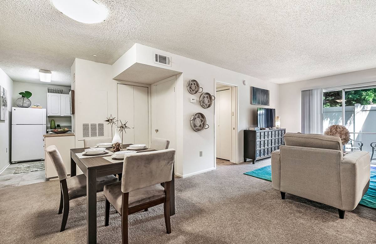 Apartment for rent at 1111 Lake Ave, Metairie, LA 70005
