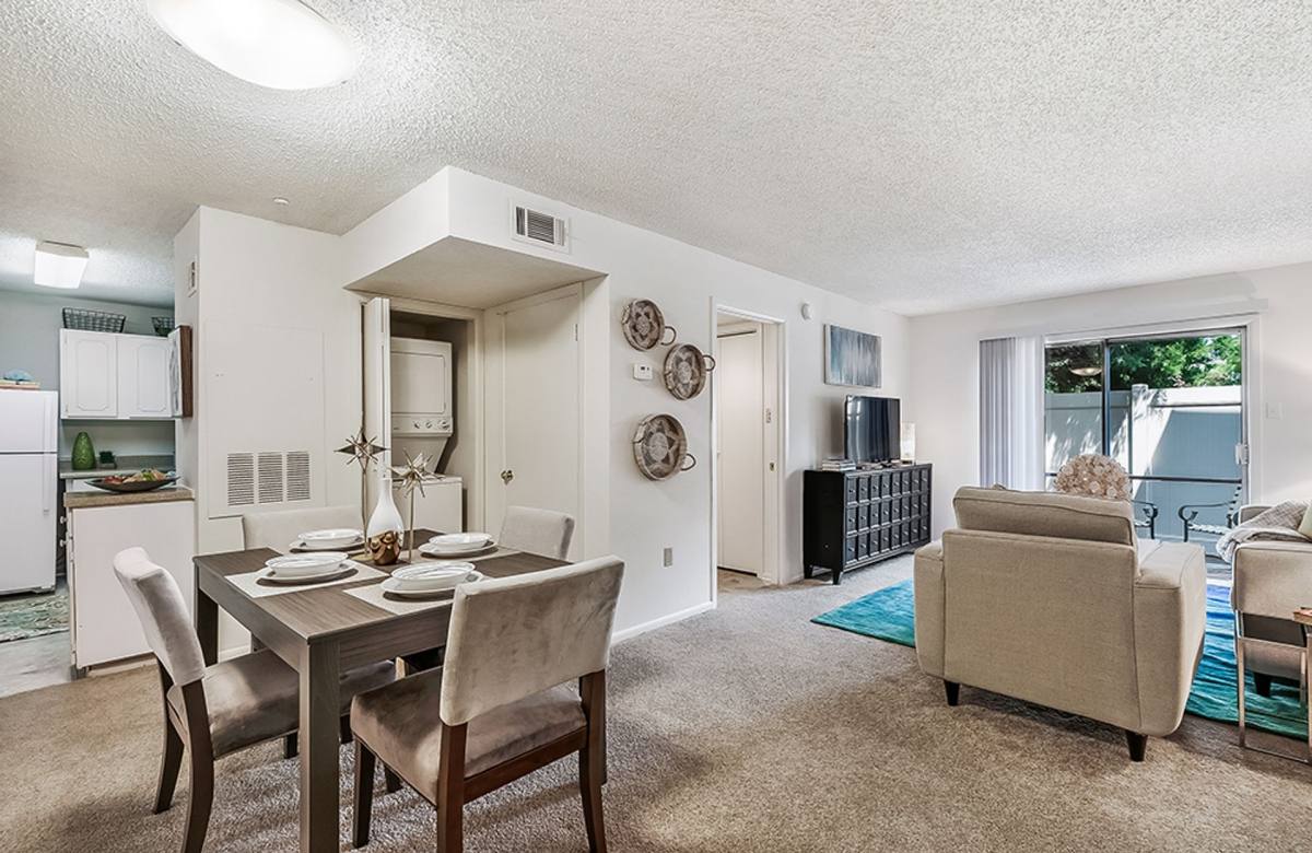 Apartment for rent at 1111 Lake Ave, Metairie, LA 70005