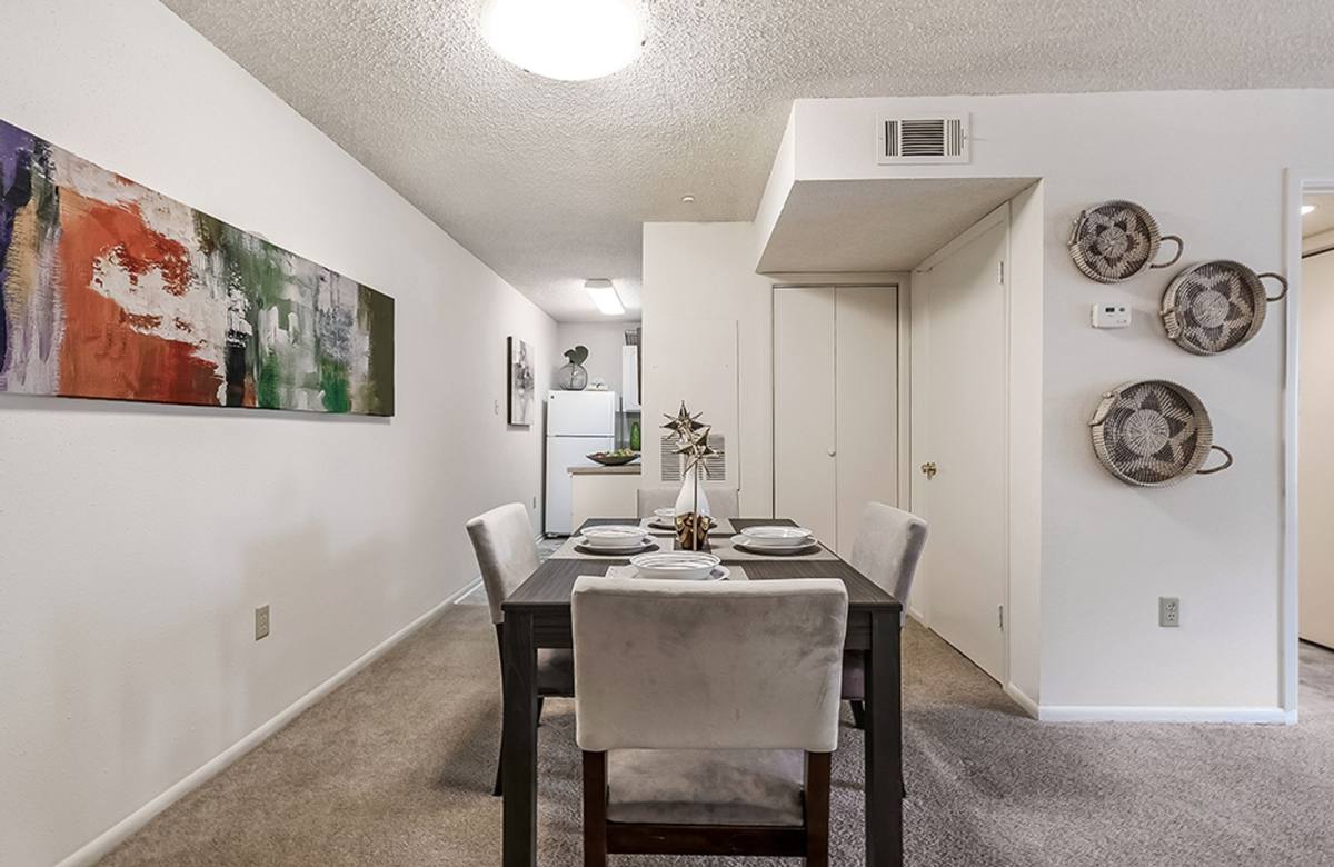 Apartment for rent at 1111 Lake Ave, Metairie, LA 70005