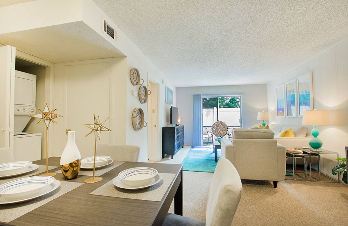 Apartment for rent at 1111 Lake Ave, Metairie, LA 70005