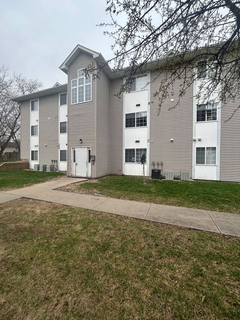 Apartment for rent at 2446 Lakeside Dr, Iowa City, IA 52240