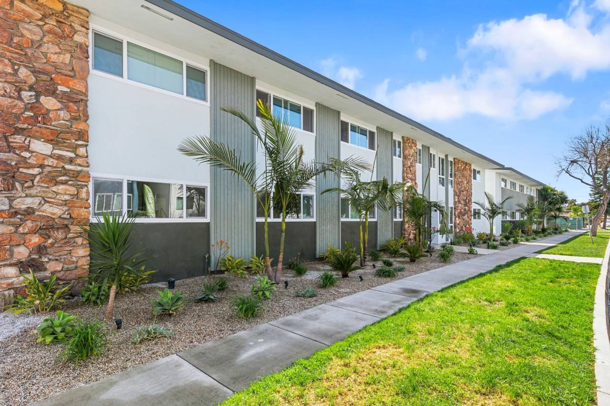 Apartment for rent at 1740 Park Ave, Long Beach, CA 90815