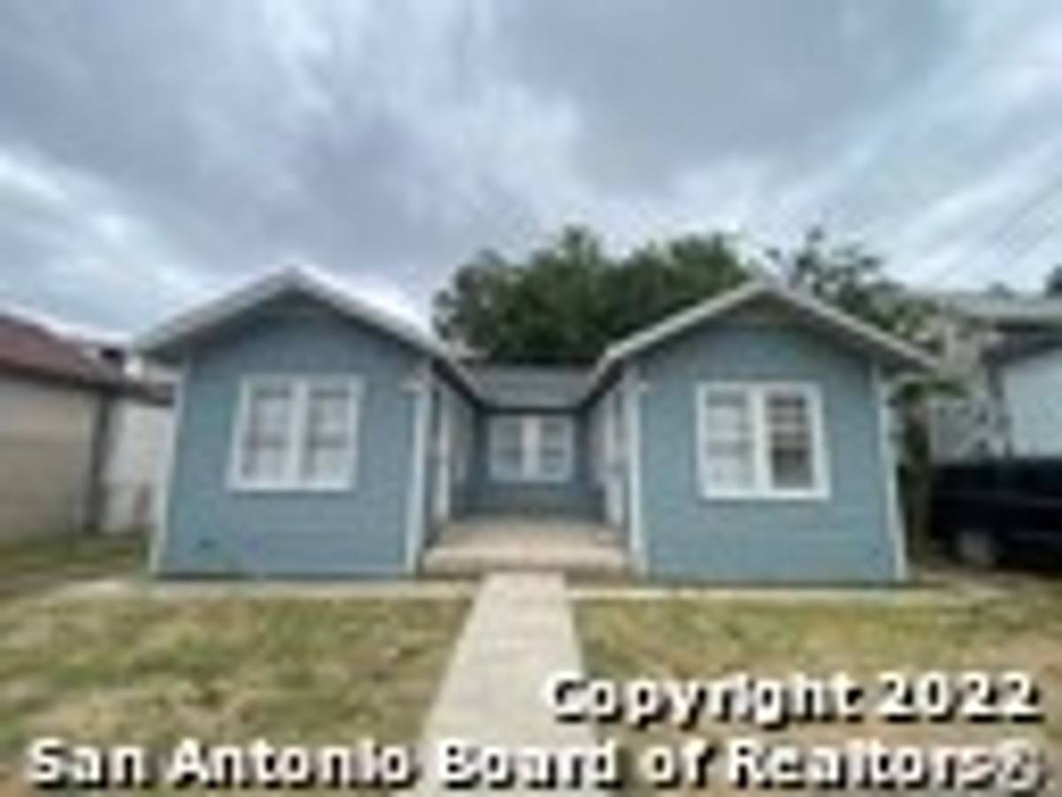 Apartment for rent at 2330 E Commerce, San Antonio, TX 78203