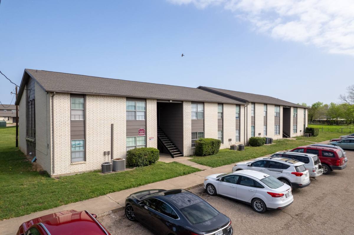 Apartment for rent at 1417 McClanahan Rd, Marlin, TX 76661