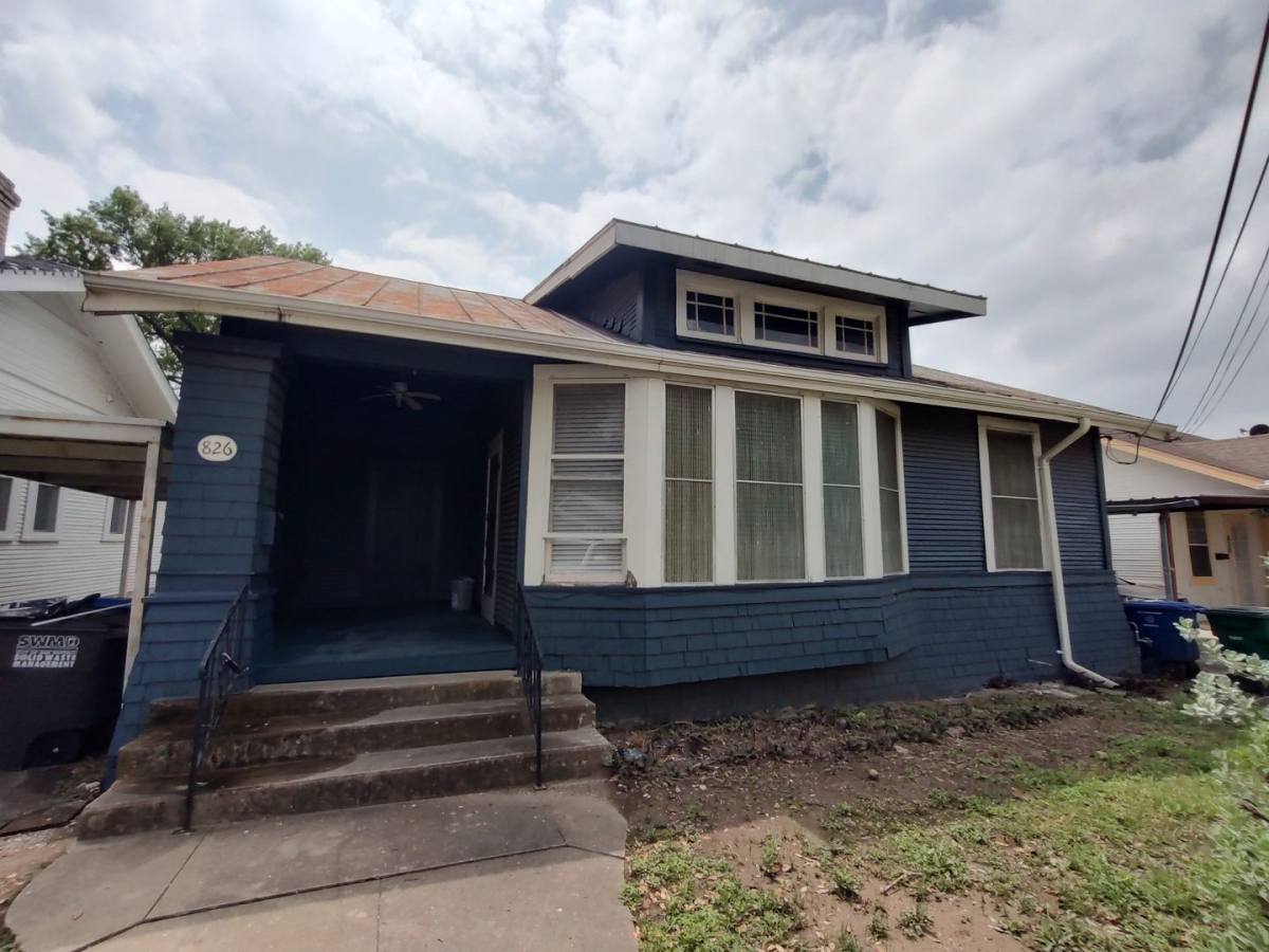 House for rent at 826 W Russell Place, San Antonio, TX 78212