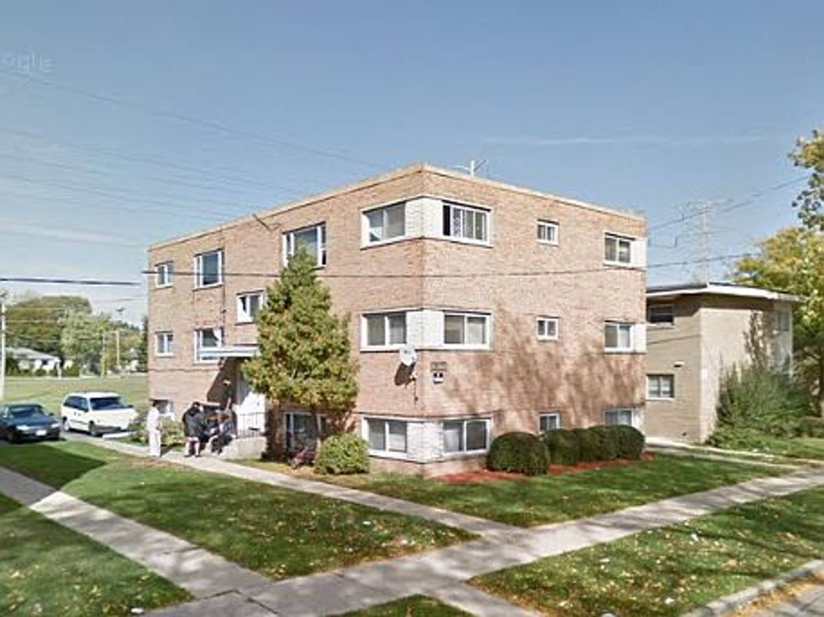Apartment for rent at 2100 Williamsburg Dr, Waukegan, IL 60085
