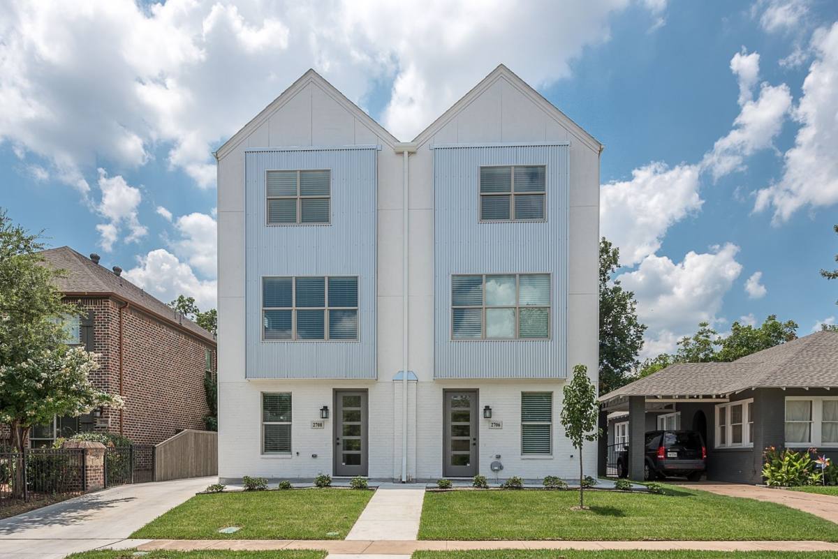 Townhouse for rent at 2700 Forest Park Blvd, Fort Worth, TX 76110