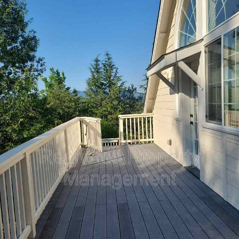 Apartment for rent at 1658 NE Foothill Blvd #B, Grants Pass, OR 97526