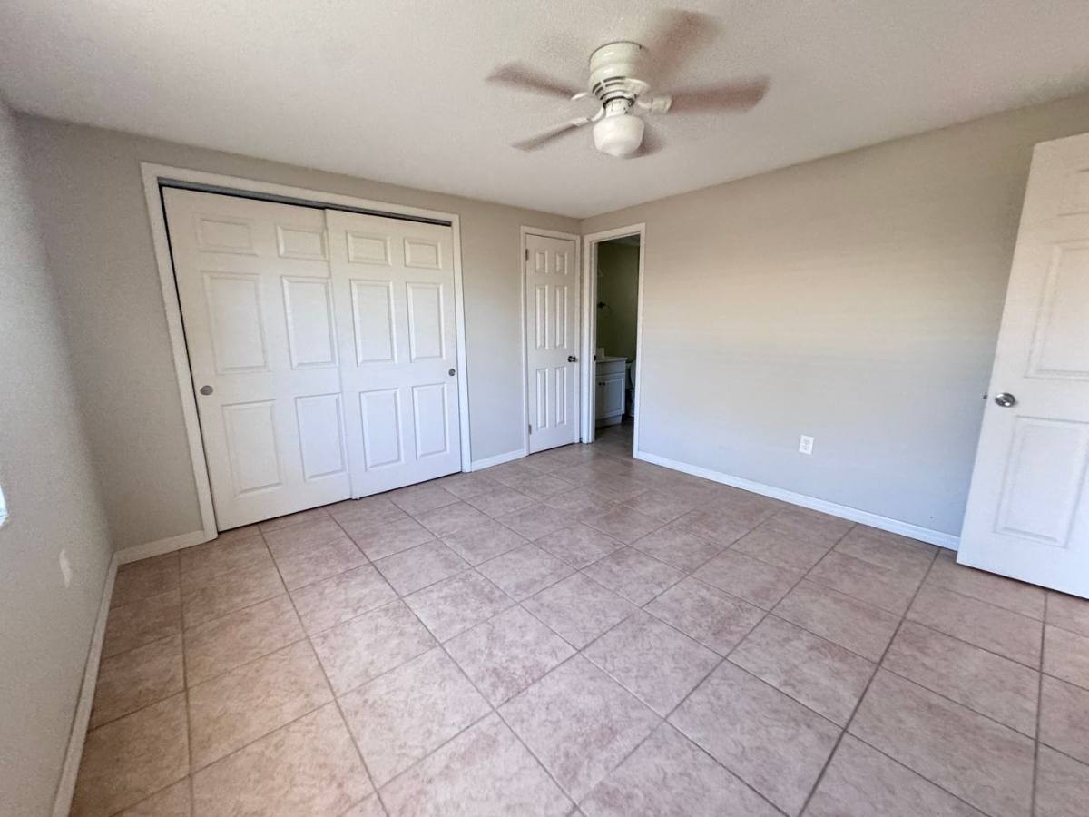 Apartment for rent at 230 S New York Ave, Sarasota, FL 34240