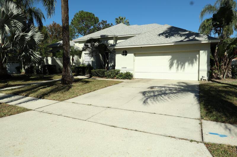 House for rent at 1609 Bear Crossing Circle, Apopka, FL 32703