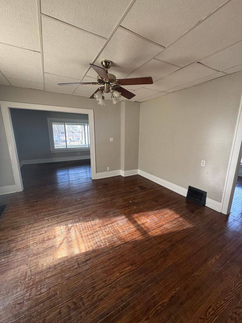 Apartment for rent at 127 Gibbons St, Toledo, OH 43609