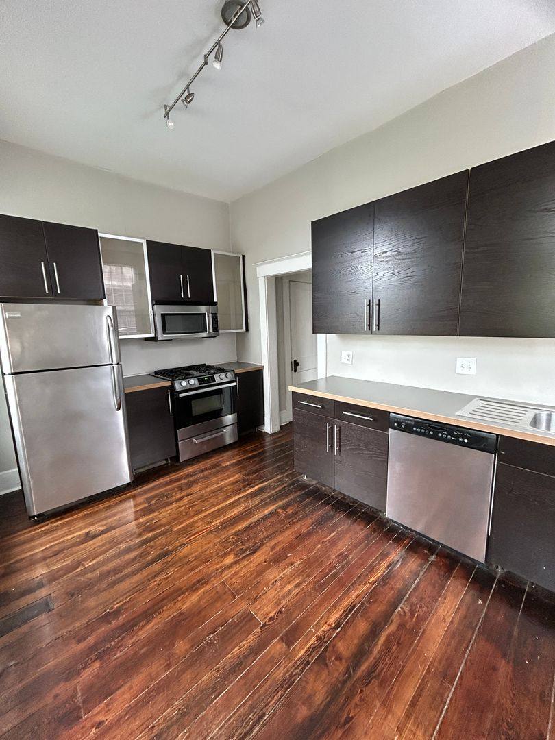Apartment for rent at 509-511 W 9th St, Covington, KY 41011