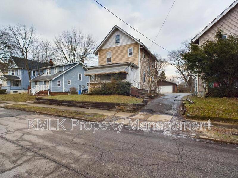 House for rent at 1299 Girard St, Akron, OH 44301
