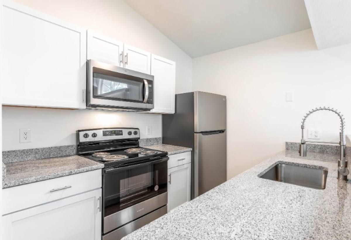 Apartment for rent at 1240 Stratford Rd, Delaware, OH 43015