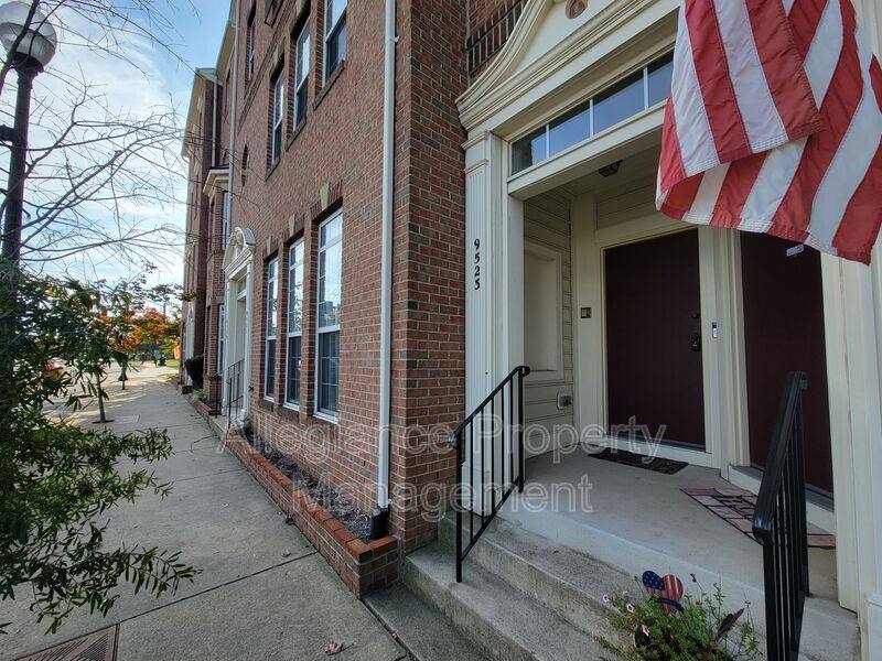 Townhouse for rent at 9523 Center St, Manassas, VA 20110