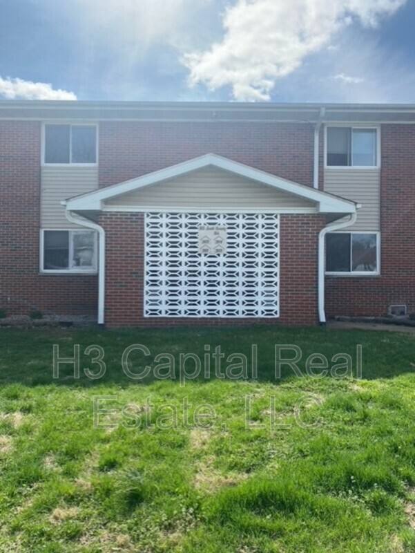 Apartment for rent at 105 S County Rd #202, Mascoutah, IL 62258