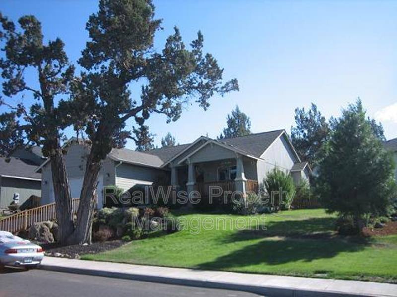 House for rent at 2103 SW 37th St, Redmond, OR 97756