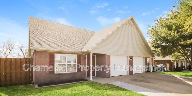 Apartment for rent at 3407 SW Victoria Place #1, Bentonville, AR 72712