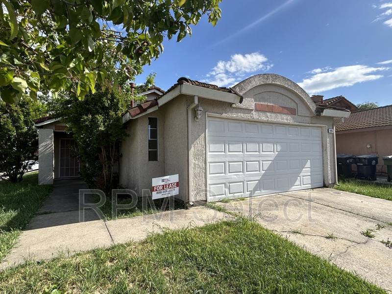 House for rent at 4956 Villa Royale Way, Sacramento, CA 95823