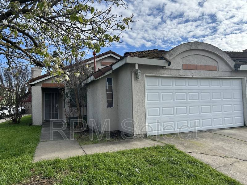House for rent at 4956 Villa Royale Way, Sacramento, CA 95823
