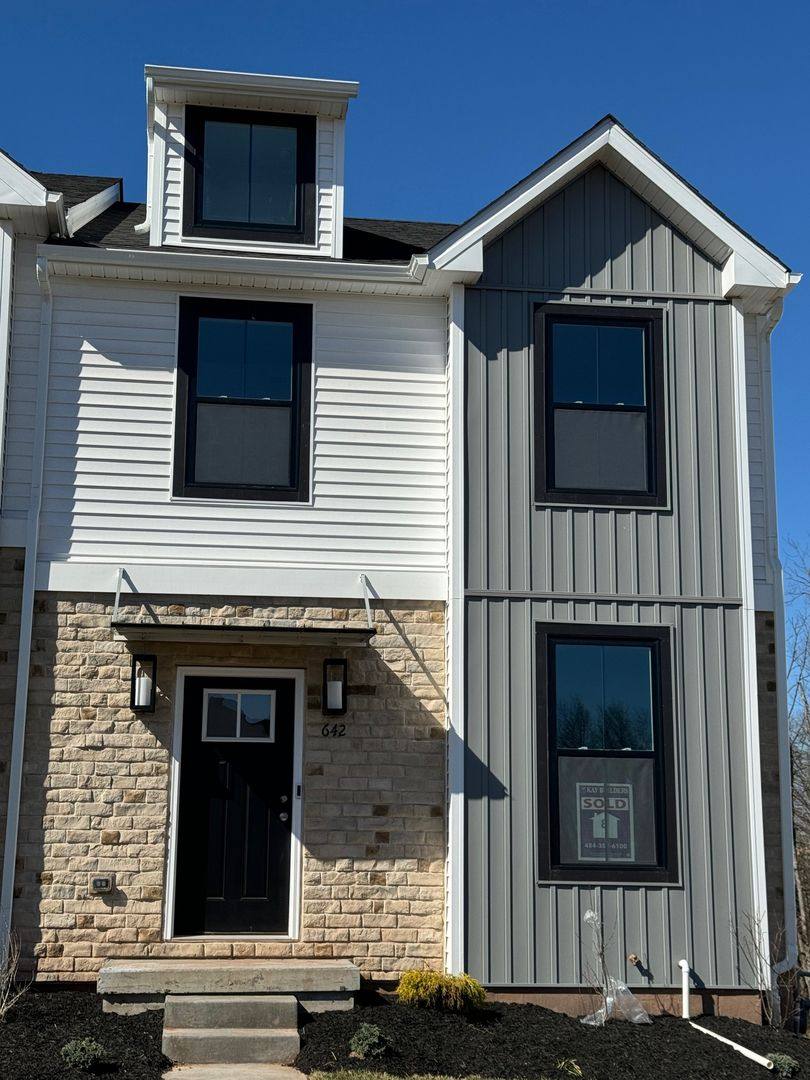 Townhouse for rent at 642 Oak Dr, Harleysville, PA 19438