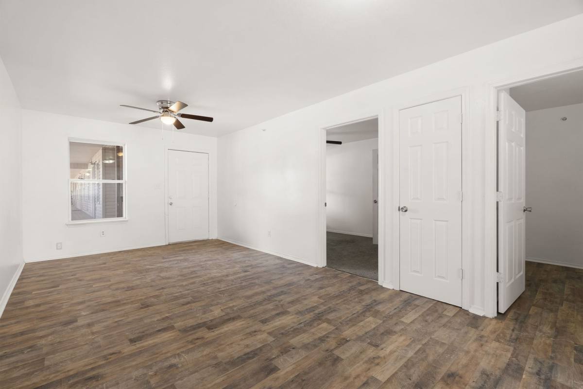 Apartment for rent at 1032 S 40th St, Van Buren, AR 72956