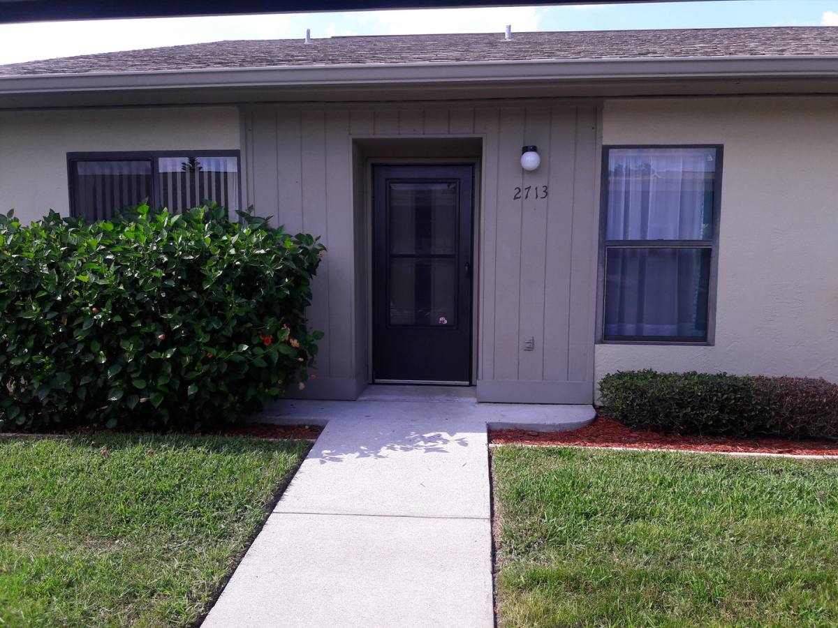 Condo for rent at 2713 60th Ave Dr W, Bradenton, FL 34207