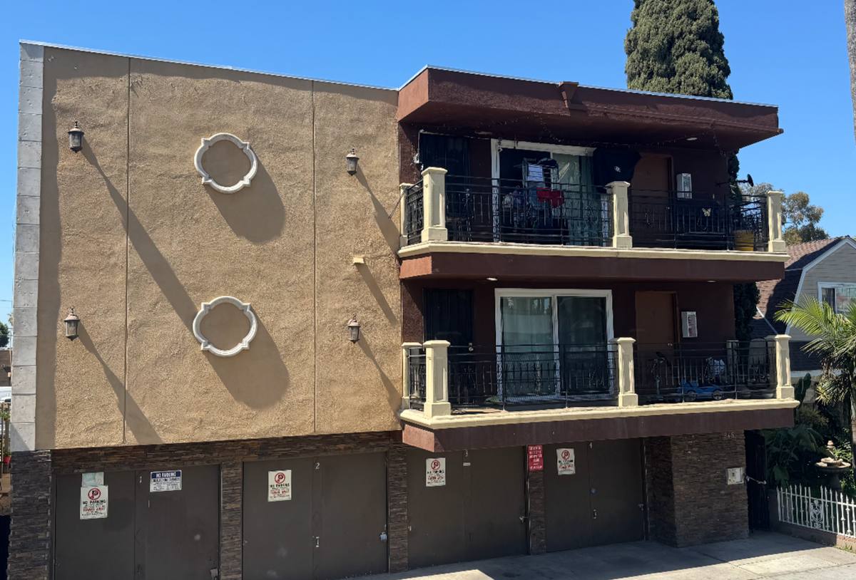 Apartment for rent at 945 Locust Ave, Long Beach, CA 90813