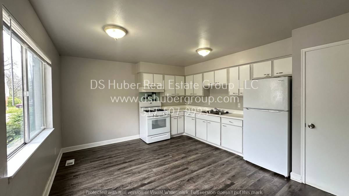Apartment for rent at 943 Vincent, Lansing, MI 48910
