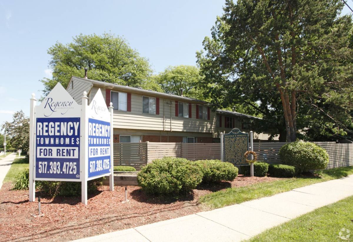 Apartment for rent at 943 Vincent, Lansing, MI 48910