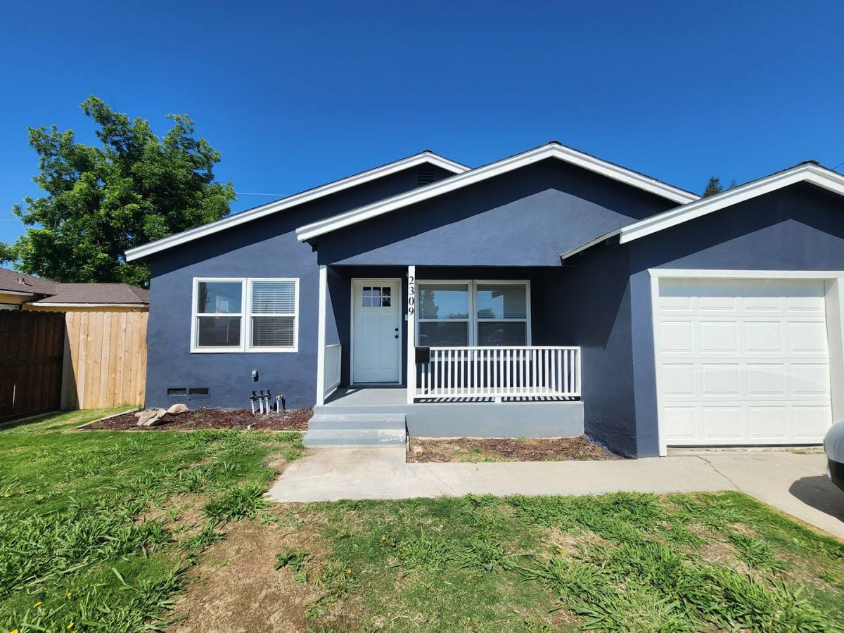 House for rent at 2309 Manor St, Bakersfield, CA 93308